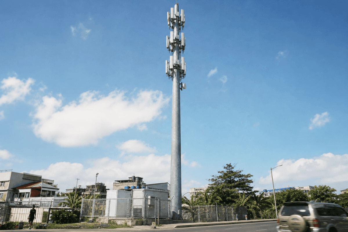 قيود الملح الساحلي والطرق الضيقة في مدينة سيبو: دليل تكوين Telecom Tower لمواقع الماكرو بارتفاع 30m