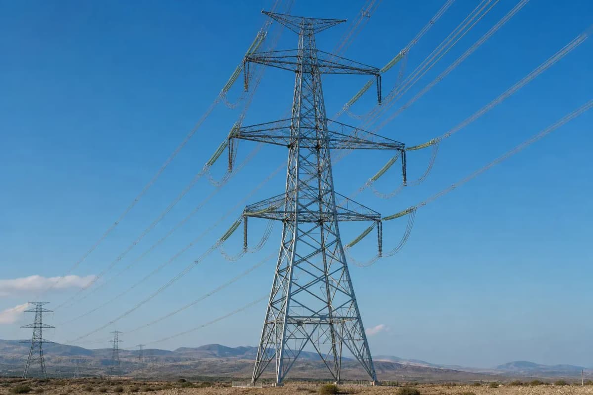 91m 750kV Heavy Lattice Tangent Tower Flanged - UHV Transmission Support deployed in an international application environment