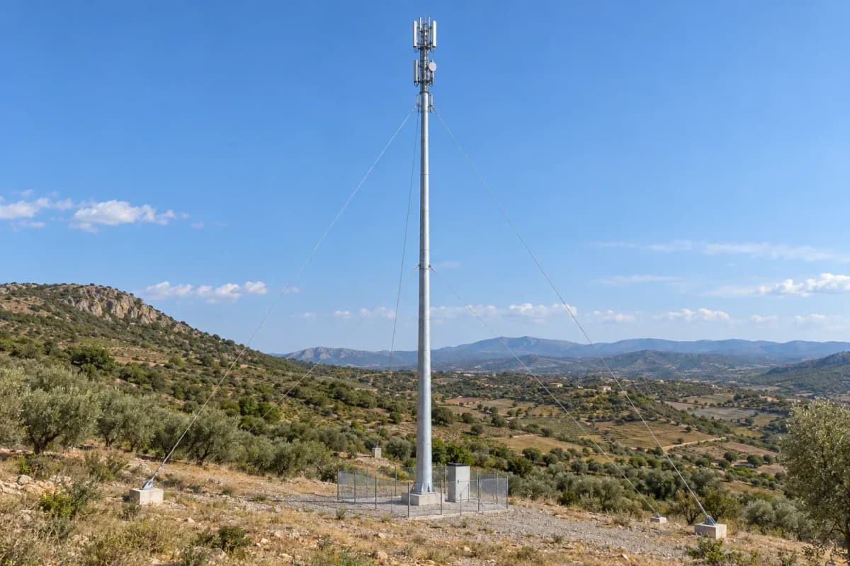 60m Guyed Tower Rural Wide Coverage Slip-Joint deployed in an international application environment