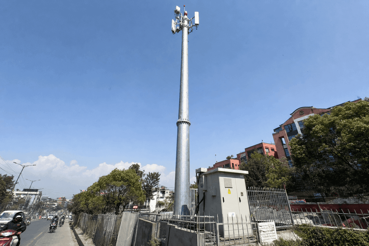 Analyse du marché des tours de télécommunications à Kathmandu : configuration d'un monopôle en acier macro urbain de 20m